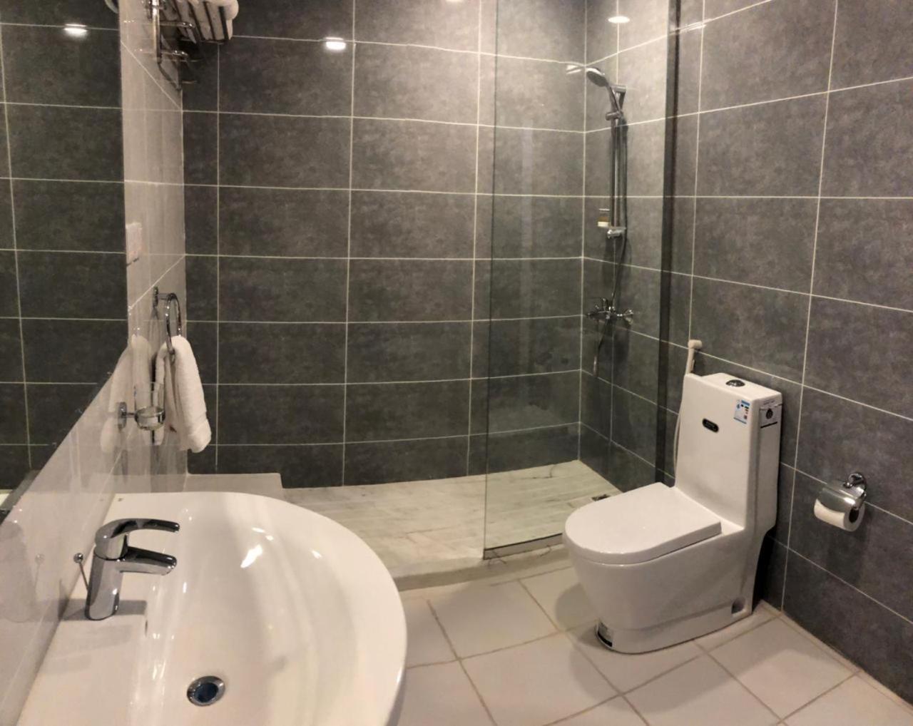 White Beach Hotel Suites Рабиг Экстерьер фото