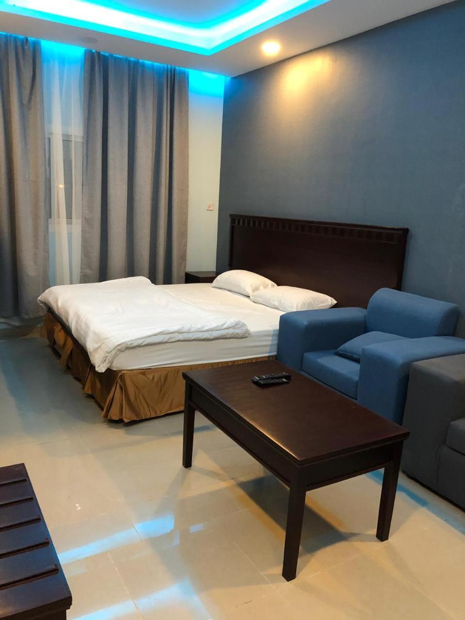 White Beach Hotel Suites Рабиг Экстерьер фото